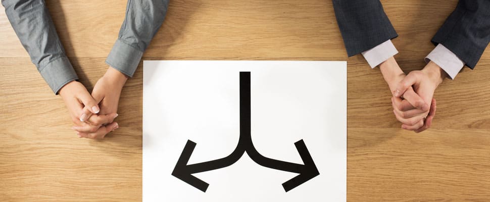 A couple getting divorced with 2 arrows pointing opposite directions