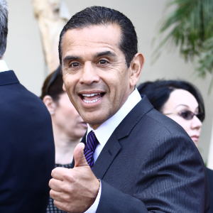 Mayor Antonio Villaraigosa attends walk of fame ceremony and is doing a thumbs up sign